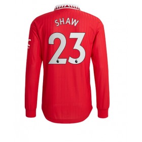 Herren Fußballbekleidung Manchester United Luke Shaw #23 Heimtrikot 2022-23 Langarm
